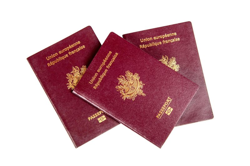 Ali veste, da so na svetu samo 3 ljudje, ki lahko potujejo brez potnega lista? Presenetilo vas bo, kdo je med njimi (foto: Profimedia)