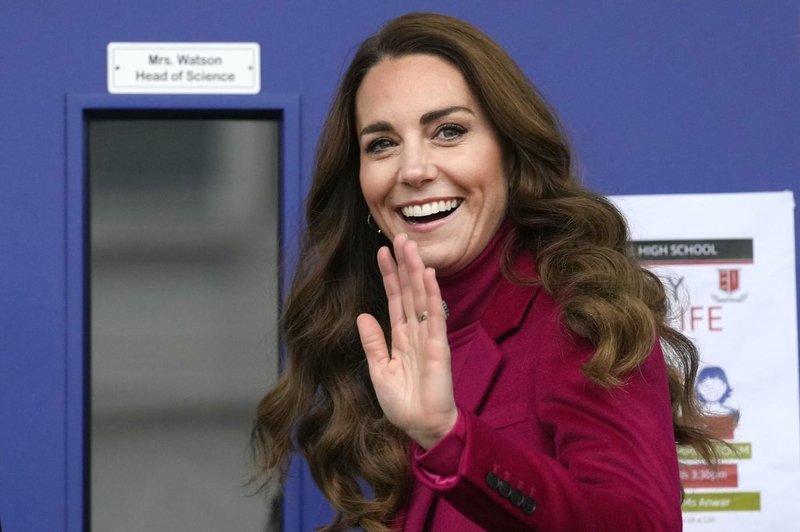 Tudi ta fotografija Kate Middleton se je zdaj pojavila in vzbuja veliko sumov (utemeljeno!) (foto: Profimedia)