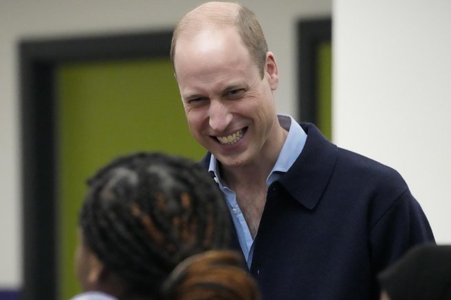 Princ William prvič po slabi novici nasmejan v javnosti, vsi pa so gledali v nekoga, ki ga je spremljal ...