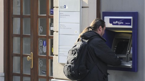 Saj ni res, pa je: Slovenec na bankomatu pozabil kar 1500 evrov