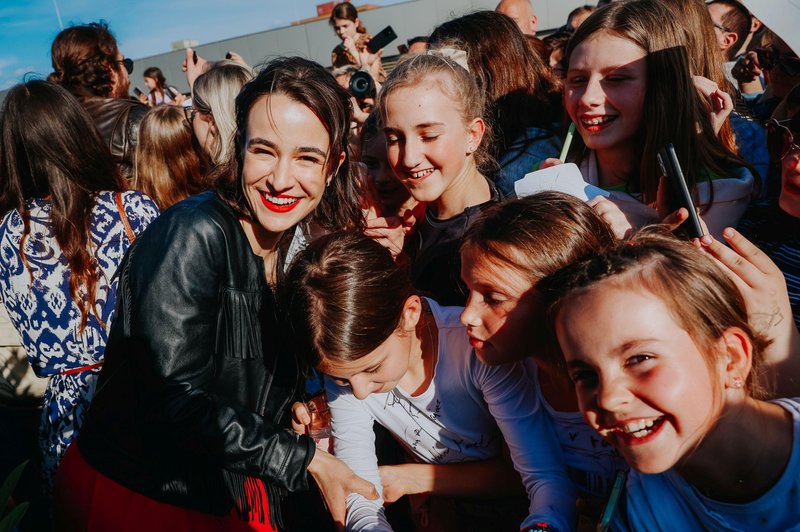 Zvezdniki serije Skrito v raju doživeli veliko presenečenje, odziv jih je preprosto pustil brez besed! (foto: Promocijsko gradivo)