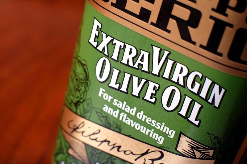 Ali olivno olje res lahko segrevamo? (foto: Profimedia)