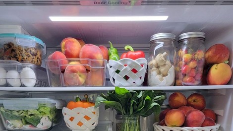 To je sadje, ki vas bo daleč najbolj ohladilo v vročih dneh in splača se ga imeti v hladilniku