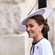 Kate Middleton končno v javnosti, na obleki nosila detajl, ki je nosil to skrivno sporočilo in to so mnogi zamudili