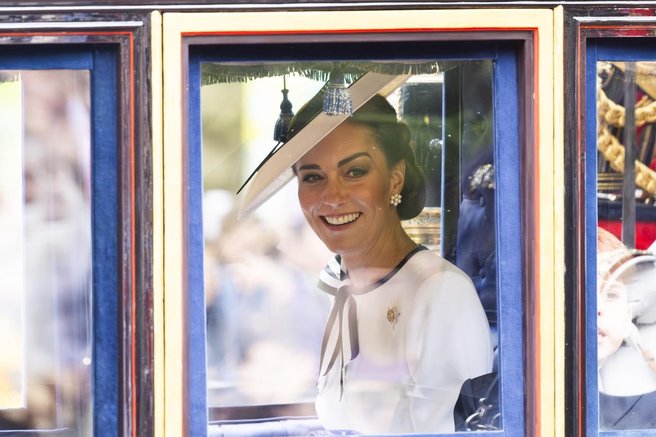 Zaskrbljujoča prerokba o usodi Kate Middleton: "Druga bo postala kraljica ..."