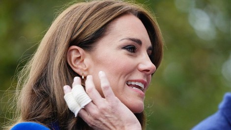 "Kate Middleton je pod velikim pritiskom ..." in vsi nestrpno čakajo na njeno razlogo, to pa je razlog