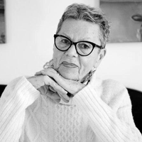 Anita Ogulin v biografiji: "Če bi lahko, bi me verjetno že zdavnaj zažgali"