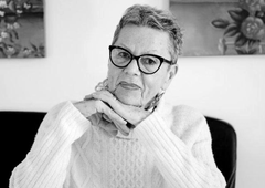 Anita Ogulin v biografiji: "Če bi lahko, bi me verjetno že zdavnaj zažgali"