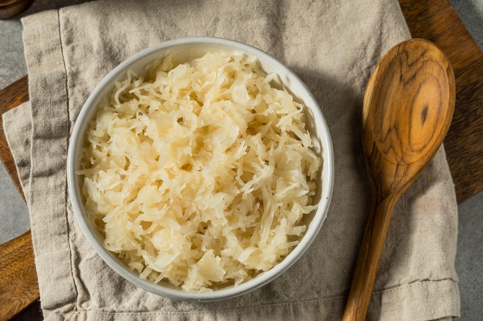 Na ta tradicionalni recept so prisegale že naše babice: tako pripravite najboljše praženo kislo zelje (foto: Profimedia)
