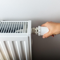Stanovanje hladno kljub gretju? Preprost trik, ki bi ga moral poznati vsak