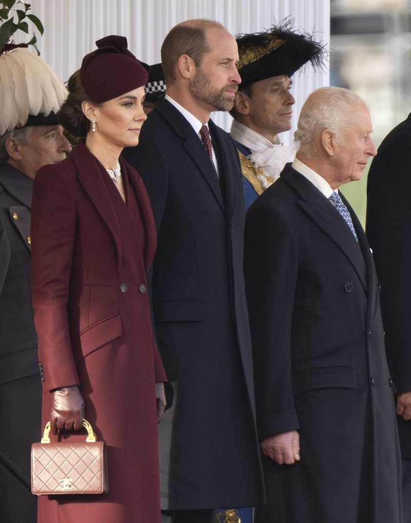 Ups, je prišlo še do enega razdora med očetom in sinom?! Tokrat naj bi počilo med Williamom in kraljem Karlom
