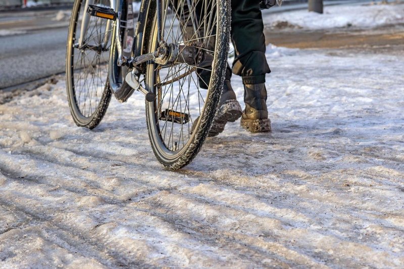 Super trik za zimo: Kako vam nikoli ne bo spodrsnilo na snegu in ledu (video) (foto: Profimedia)