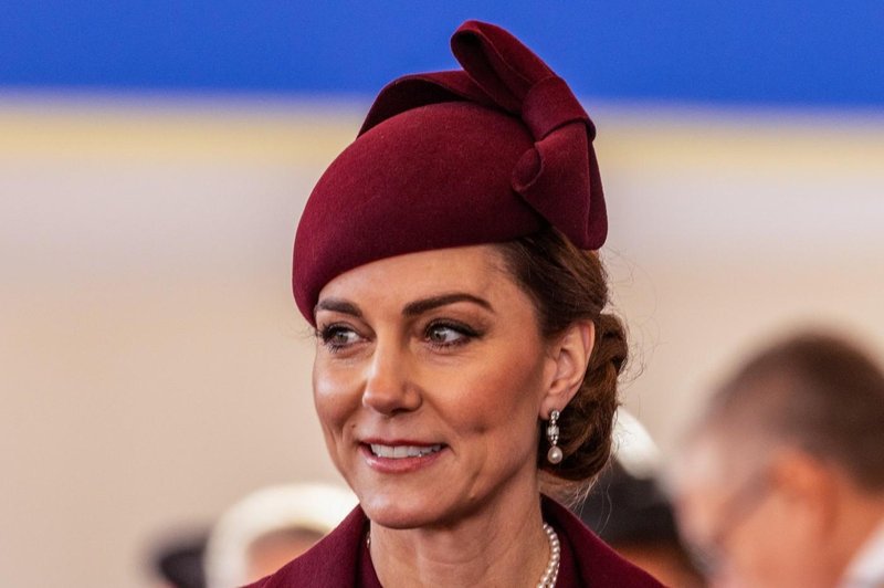 Ena podrobnost je razkrila, da se Kate Middleton že pripravlja na vlogo kraljice (foto: Profimedia)