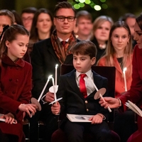 Kate Middleton se ob tem ni mogla obvladati, zajokala je, ob strani pa so ji stali njeni otroci
