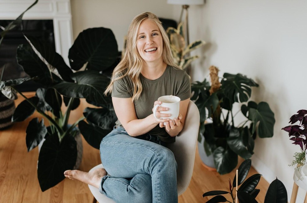 Ženska med rožami (foto: Profimedia)