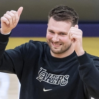 Tooooo Luka Dončić že zabija koše za Los Angeles Lakers, to smo vsi čakali in evforija je zdaj na vrhuncu!
