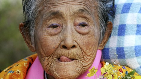 Ljudje s tega otoka modre cone vedno izgovorijo te 3 besede preden jedo