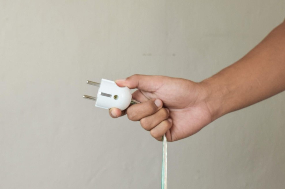 5 stvari, ki jih po mnenju električarjev nikoli ne smete priključiti na podaljšek, saj lahko sledi velik požar (foto: Profimedia)