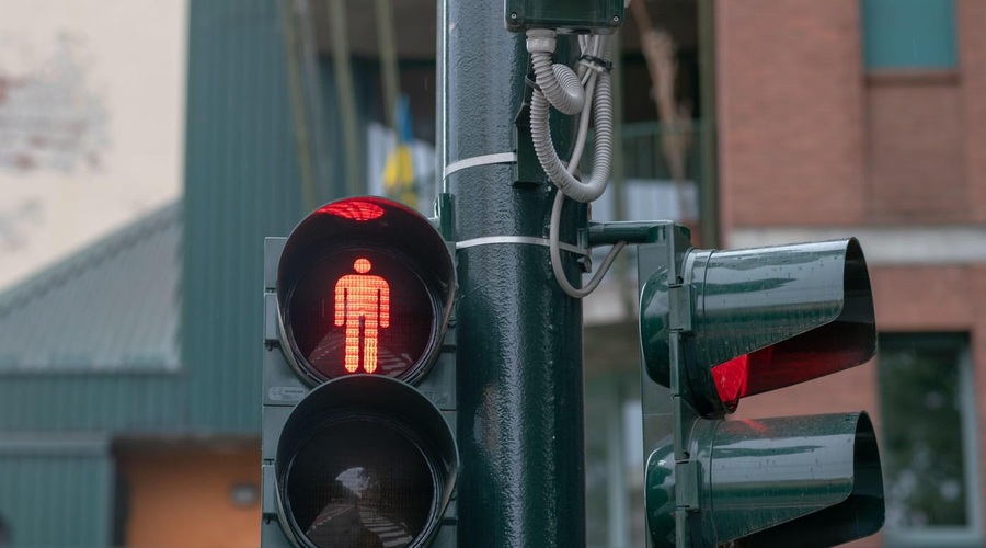 Čez prehod za pešce že kmalu tudi pri rdeči luči? Takšne so zadnje ugotovitve ... (foto: Profimedia)