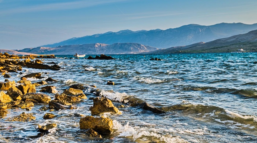 Ta znana jadranska plaža že letos uvaja prepoved kajenja in mnogim tole ne bo všeč (foto: Profimedia)