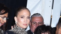 FOTO: Glamurozni J. Lo je pozornost prevzela hči - in ljudje so kar tekmovali, kdo bo bolj zloben