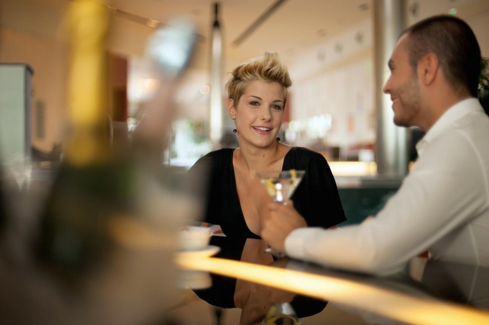 Liberalna novinarka je hodila z desničarji. To so bili njeni zaključki po 26 zmenkih (foto: profimedia)