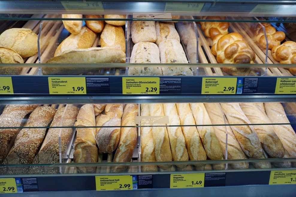 Po novem so v vašem kruhu in siru dovoljene žuželke – kako jih prepoznati (foto: Profimedia)