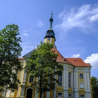 Država želi ukiniti vse te cerkvene praznike in mnogi so že skočili na noge!