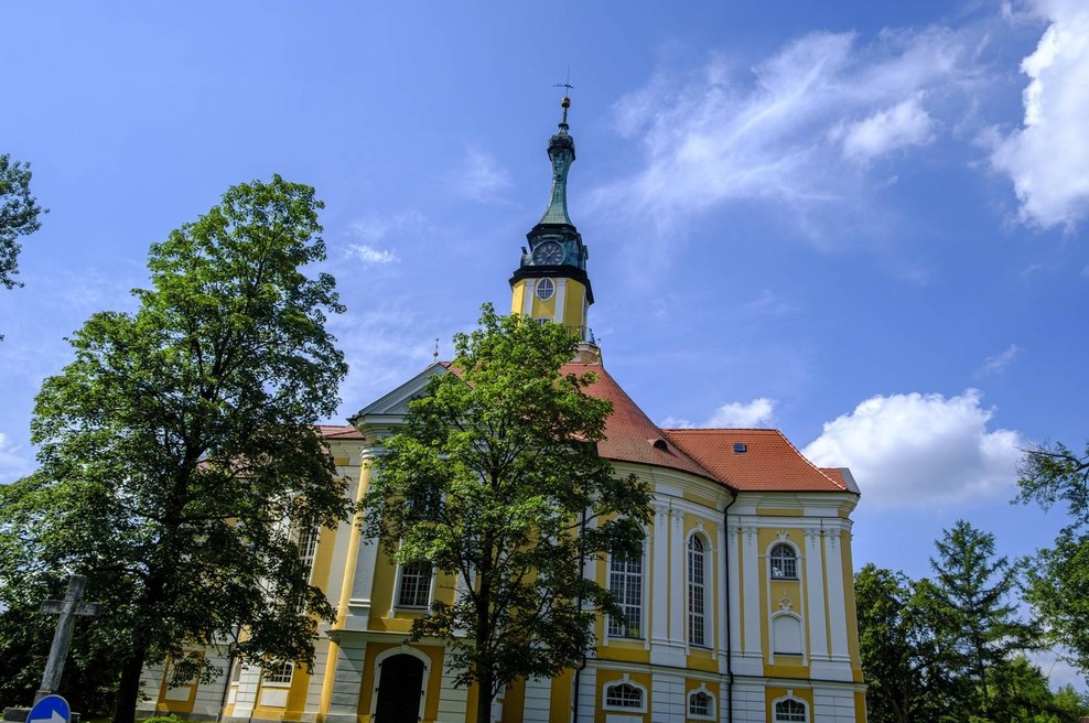 Država želi ukiniti vse te cerkvene praznike in mnogi so že skočili na noge! (foto: Profimedia)