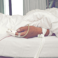 Bil je mrtev 7 sekund, nato pa opisal svojo izkušnjo: "Tri bitja so mi ponudila izbiro ..." (zgodba, ob katerih se dlake postavijo pokonci)