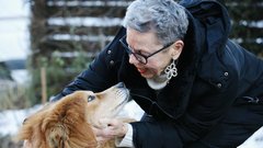 Anita Ogulin v biografiji: "Če bi lahko, bi me verjetno že zdavnaj zažgali"