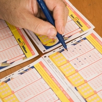 Prekletstvo LOTO dobitnikov: Zadeli veliko denarja, nato pa doživeli grozne usode