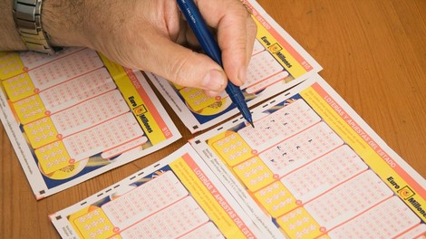 Prekletstvo LOTO dobitnikov: Zadeli veliko denarja, nato pa doživeli grozne usode