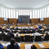 "Odločate se med podporo ljudem v stiski in podporo lobijem, ki sprejetje zakona blokirajo že 20 let!"
