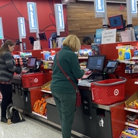 Vse več ljudi plačuje le še s kartico, mnogi gotovine sploh več nimajo