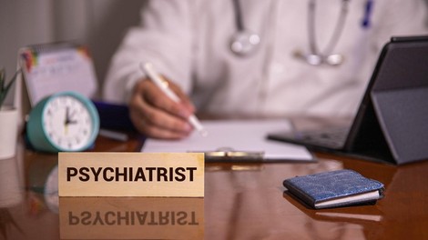 Psihiater, ki je pisal diagnostični priročnik: "Diagnoza naj se piše s svinčnikom"