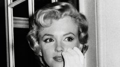 Zakaj je Marilyn Monroe umrla s telefonsko slušalko v roki? Podrobnosti njene zadnje noči in temne skrivnosti
