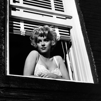 Zakaj je Marilyn Monroe umrla s telefonsko slušalko v roki? Podrobnosti njene zadnje noči in temne skrivnosti