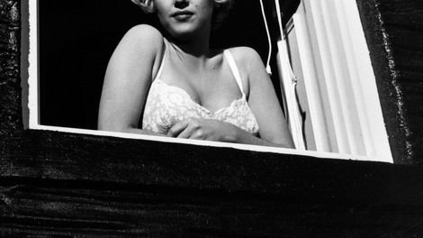 Zakaj je Marilyn Monroe umrla s telefonsko slušalko v roki? Podrobnosti njene zadnje noči in temne skrivnosti