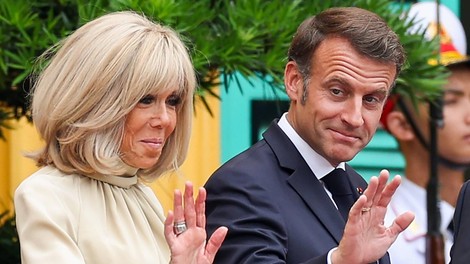 "Ne bom obljubila ničesar": Brigitte Macron zavrnila prošnjo Macronove mame in jo povsem dotolkla