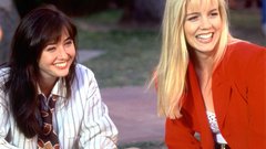 Kelly iz serije Beverly Hills je danes stara 53 let, takole pa je videti v spodnjem perilu