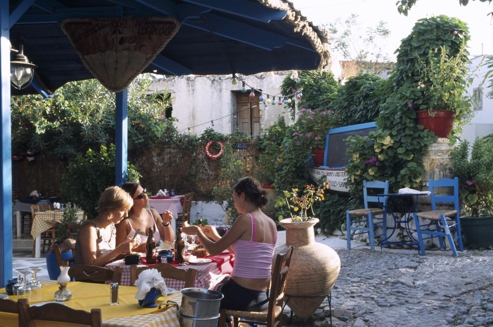 Pivo 100 evrov, kozarec coca-cole 35 evrov, aperol 58 evrov: nore cene povzročajo ogorčenje med turisti (foto: Profimedia)