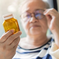 Pomanjkanje teh vitaminov lahko povzroči hitrejše sivenje las, trdi zdravnica
