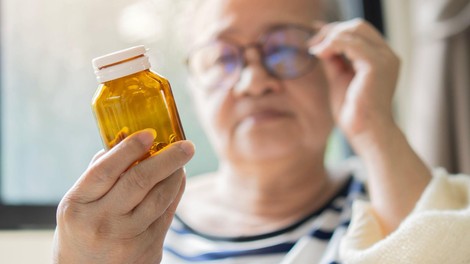Pomanjkanje teh vitaminov lahko povzroči hitrejše sivenje las, trdi zdravnica