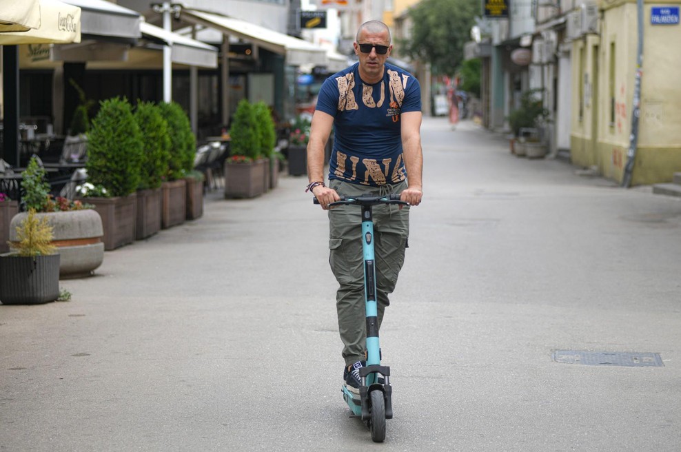 Priznani psiholog o bosanskih moških: "Oni ne jokajo, dokler ne izginejo" (foto: profimedia)