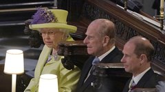 Po 7 letih se je razkrilo, zakaj je Elizabeta na poroki s pogledom prestrelila Meghan