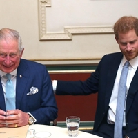 Kralj Karel se je pripravljen pobotati s Harryjem? A le pod enim pogojem, ki pa ga Meghan ne odobrava
