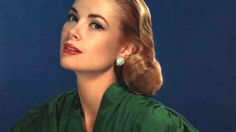 Tako lepa je bila vnukinja legendarne Grace Kelly v babičini obleki iz Hitchcockovega trilerja