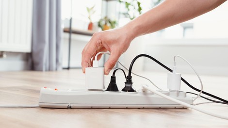 Profesionalni električar: "Te pogoste napake, ki jih počnete s kabli, lahko povzročijo požare"