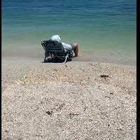 Moža je pustila spati na plaži, tri ure kasneje pa naletela na neverjeten prizor